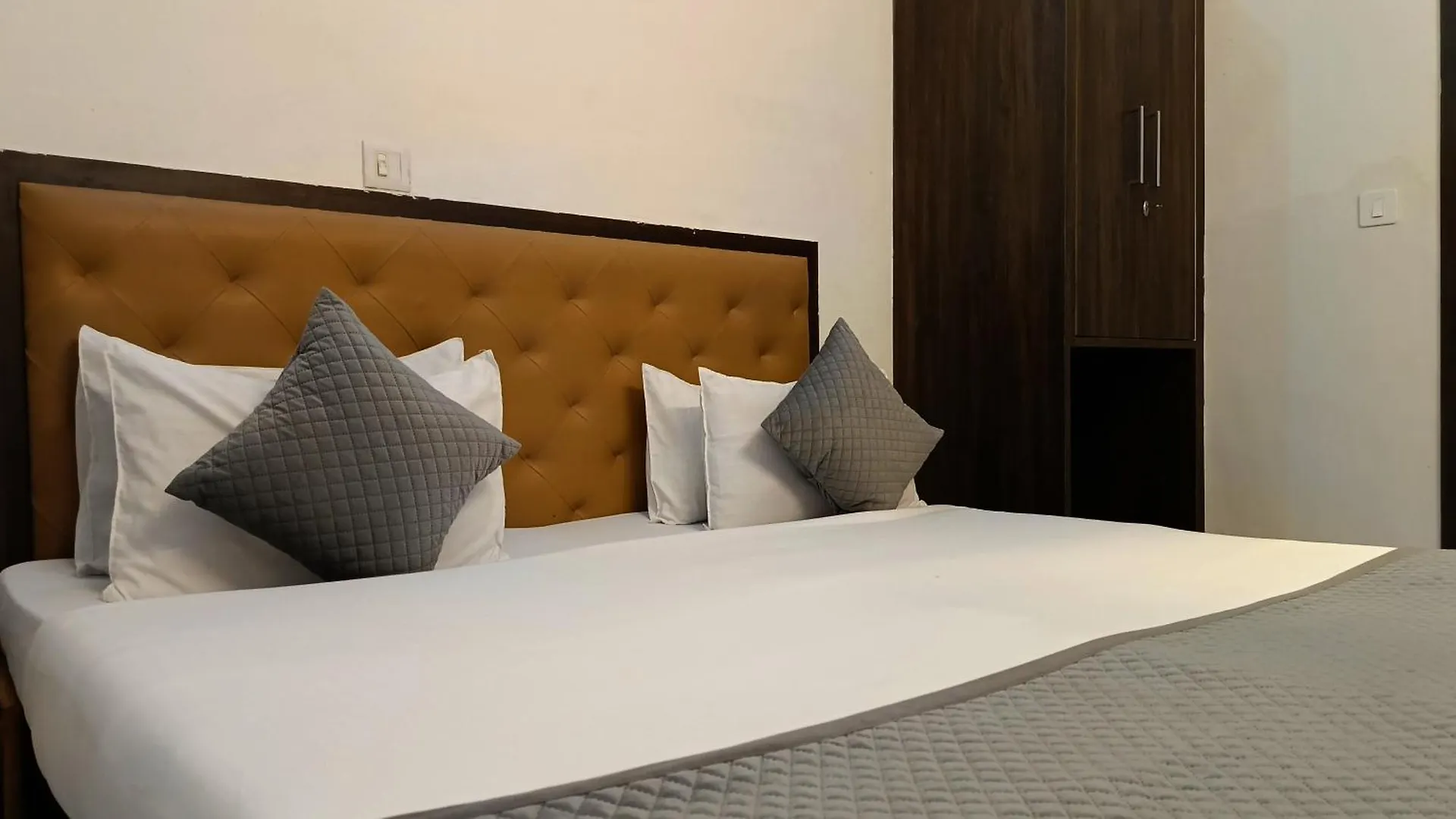 אגרה Hotel Shyam Palace India Agra 2*,  הודו